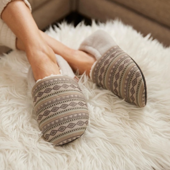 Women’s Equinox Laidback Slipper Winterberry NWT Size 10-11 - Picture 2 of 4